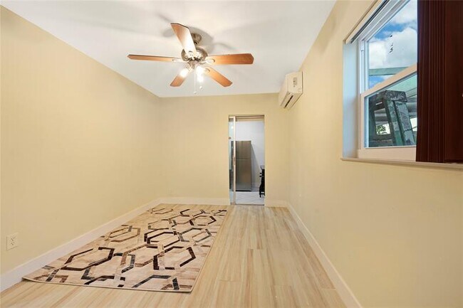 Foto del edificio - 8453 Southampton Dr