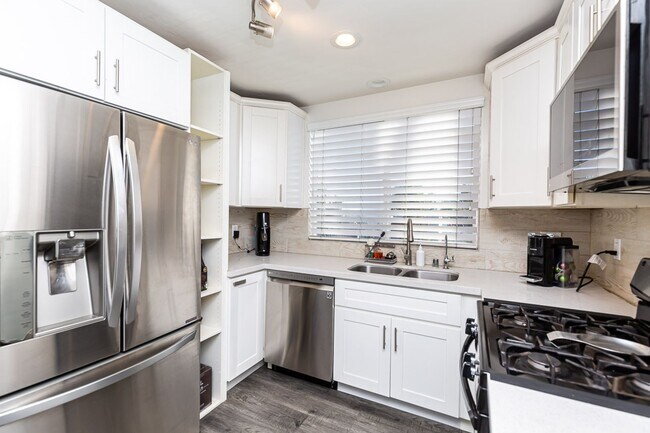 Building Photo - *** NORTHPARK 2/2 WITH 1 CAR ATTACHED GARA...