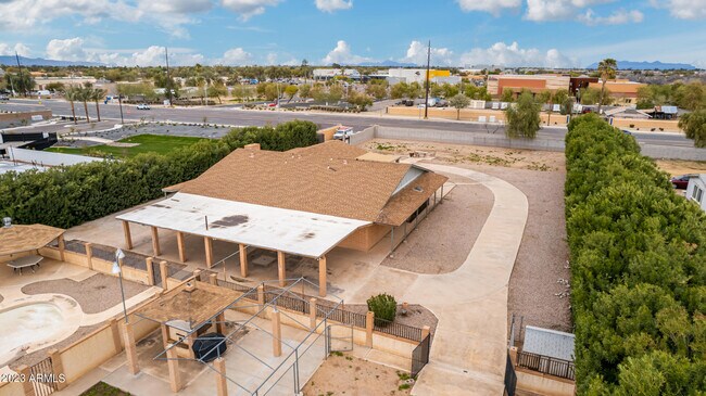 Building Photo - 809 W Germann Rd