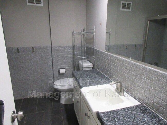 Foto del edificio - 5612 W 79th St