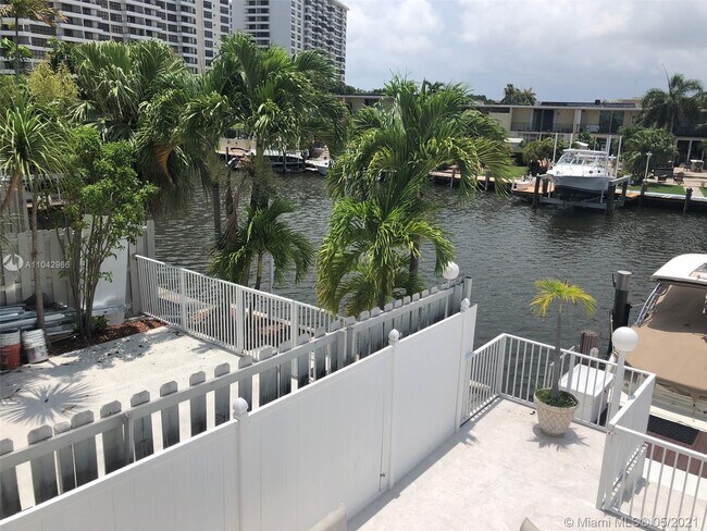 Foto del edificio - 703 NE 26th Ave 703 Hallandale Beach Fl 33009