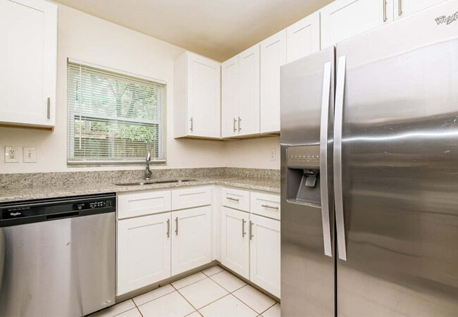 Foto del edificio - 12312 Woodleigh Ave