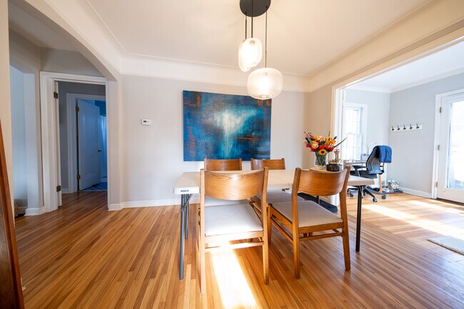 Building Photo - 3957 Ewing Ave S