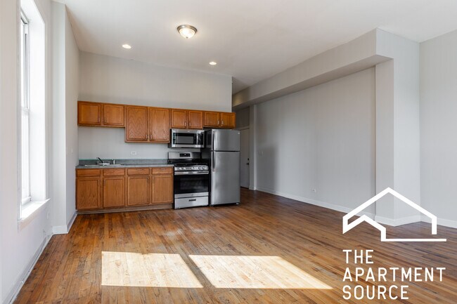 Building Photo - 2601 W North Ave