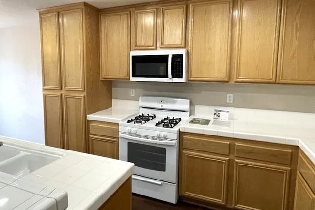 Foto del edificio - 45317 Stadium Ln