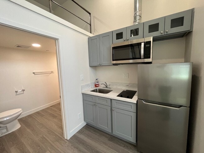 Foto del edificio - Modern, Large Studio with A/C & High Ceili...