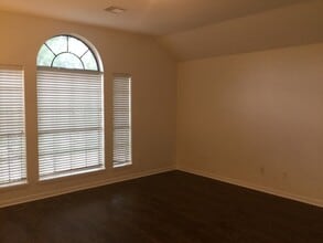 Building Photo - 10917 Spruce Dr S
