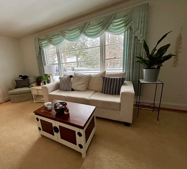 Family Room - 1630 Saint Annes Rd