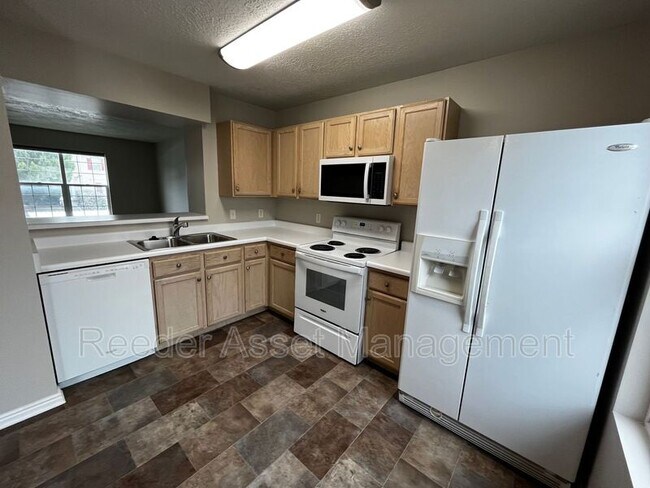 Building Photo - 372 500 S