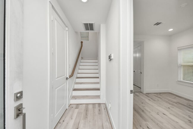 Building Photo - 2920 Nance St