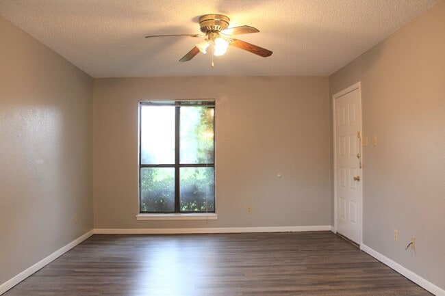 Building Photo - 161 Ben Hogan Dr