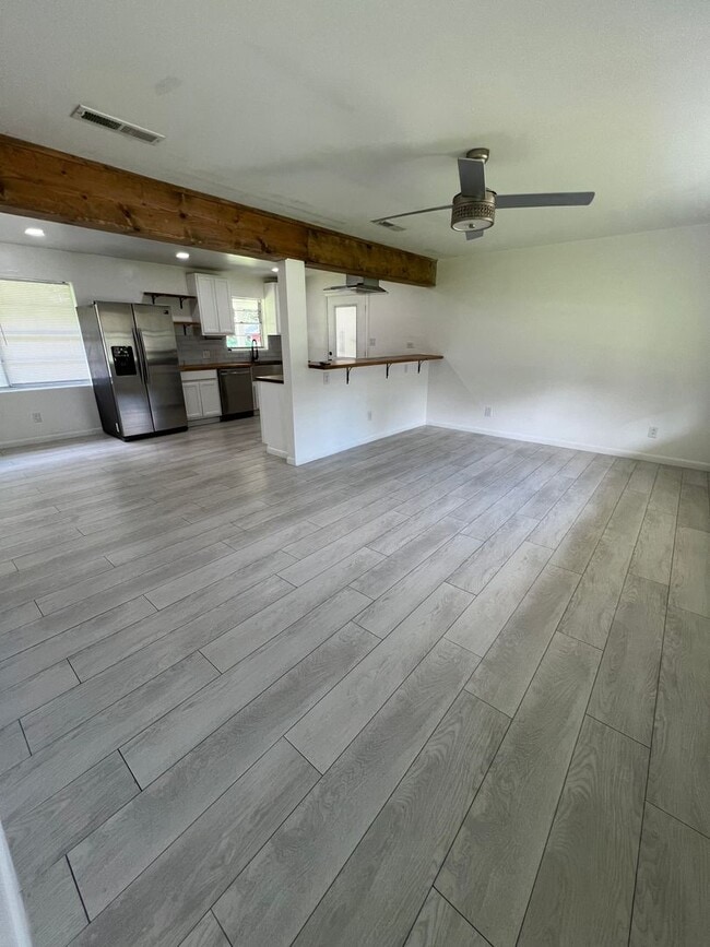 Foto del edificio - Updated 3BR | Solar Panels + Fenced Yard