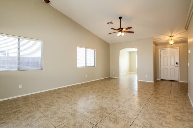 Building Photo - 4723 N 112th Gln