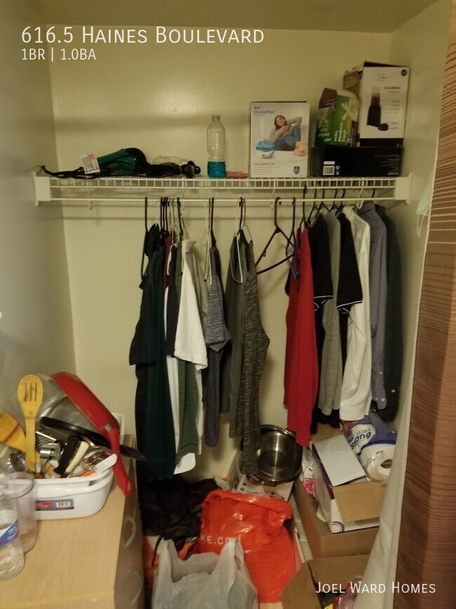 Building Photo - Cozy Apartment