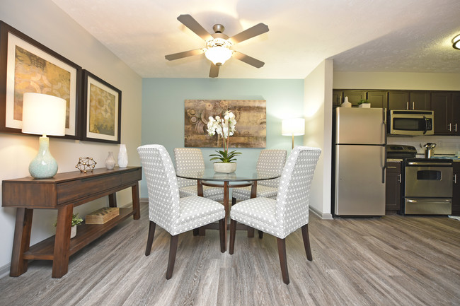 Dining Room - District at Hurstbourne