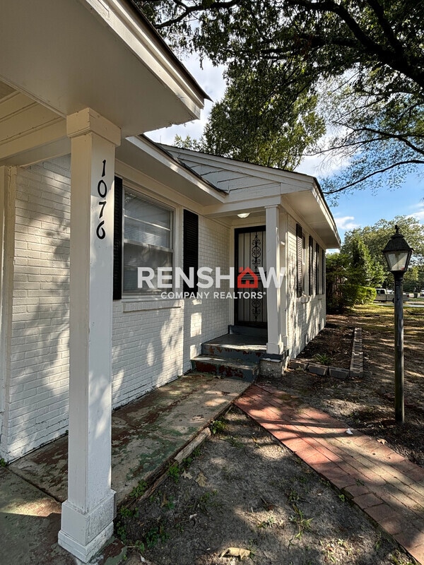 Building Photo - 1076 S Perkins Rd