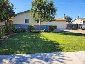 Building Photo - 1515 Sylvia Dr