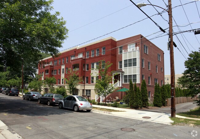 Foto principal - 3129-3133 9th St N