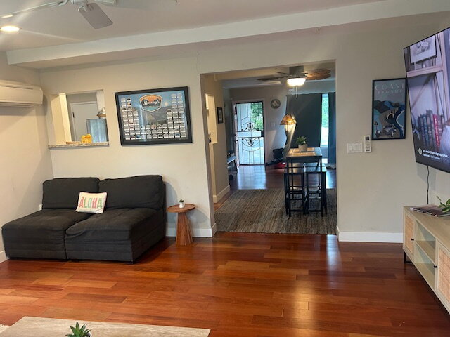 Foto del edificio - "Charming 3-Bed Sanctuary in Concord with 2 Full Baths - 1350 Sq Ft of Comfort!"