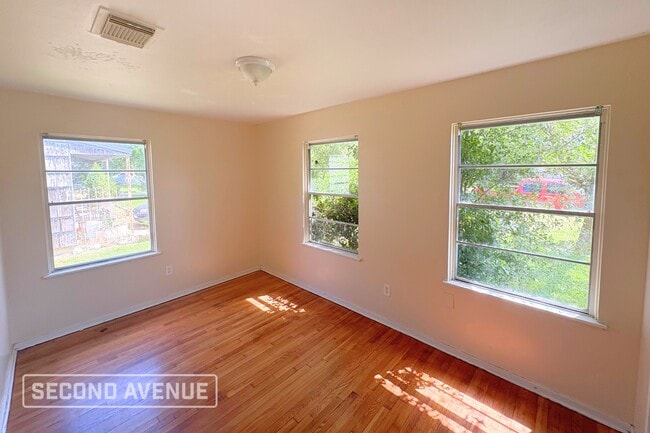 Building Photo - 5415 Heron Dr
