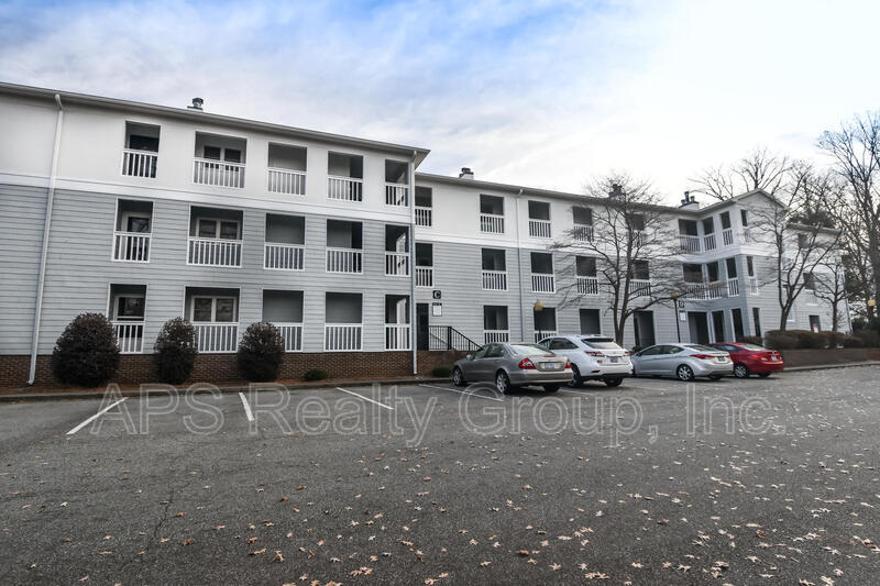 Foto principal - 222 Oakwood Ct