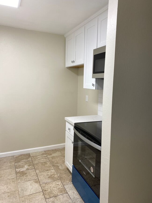 Building Photo - 1 bed 1 bath Condo