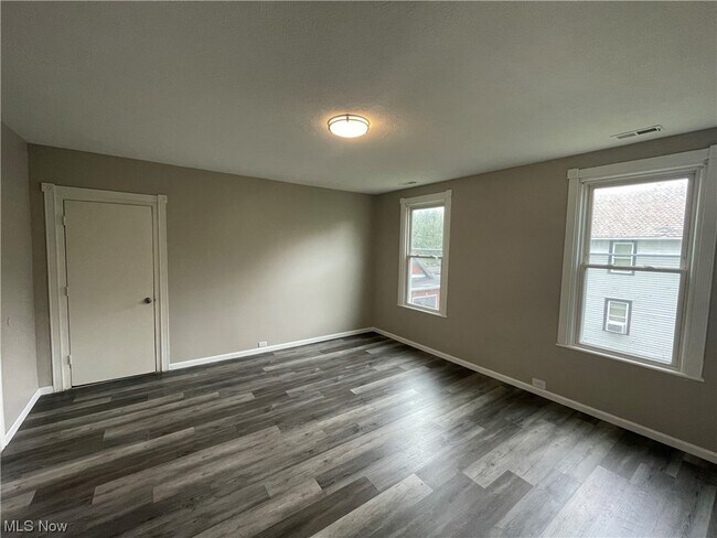 Building Photo - 7100 Lawn Ave
