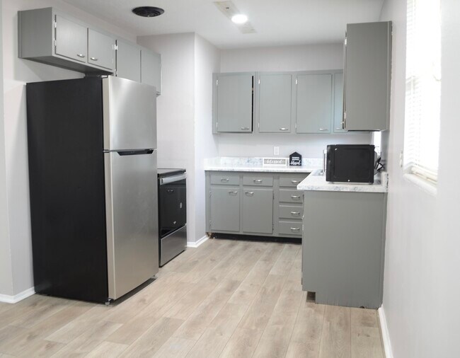 Foto del edificio - 411 Cambridge Dr