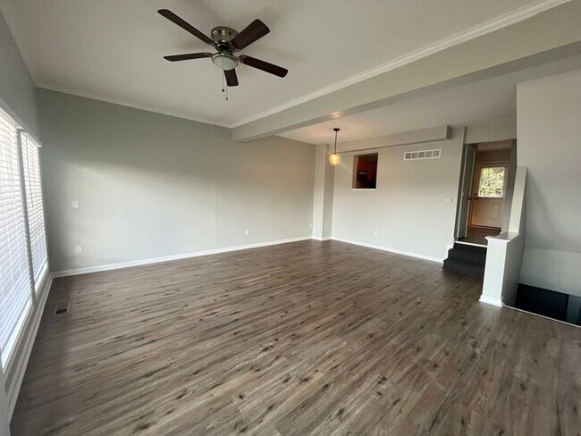 Foto del edificio - 3-Bedroom Townhome