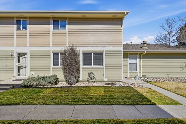 Building Photo - 2 Bed / 2 Bath Townhome in Denver