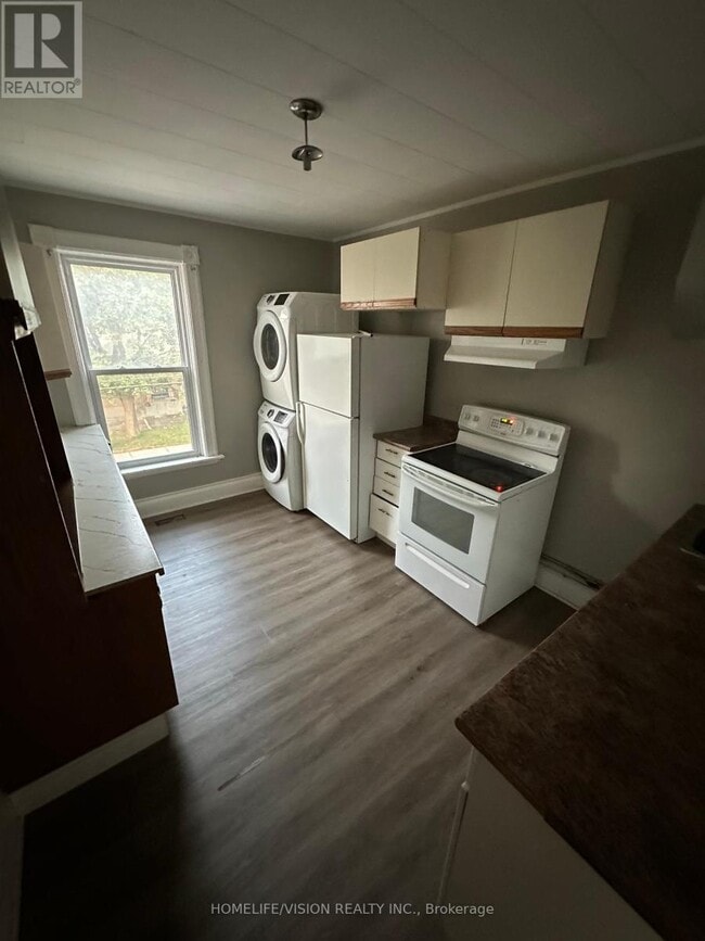 Photo du bâtiment - 157 Rutherford Ave