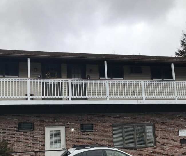Building Photo - 19 Maple Ave