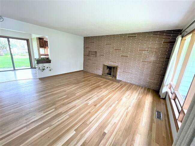 Foto del edificio - 3+ bedroom, two-bath, single family home w...