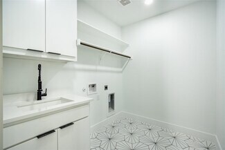 Foto del edificio - 4015 Odessa St