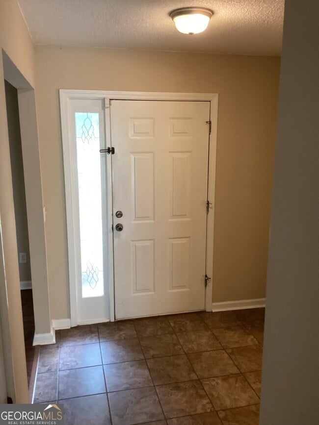 Building Photo - 209 Hallowes Dr