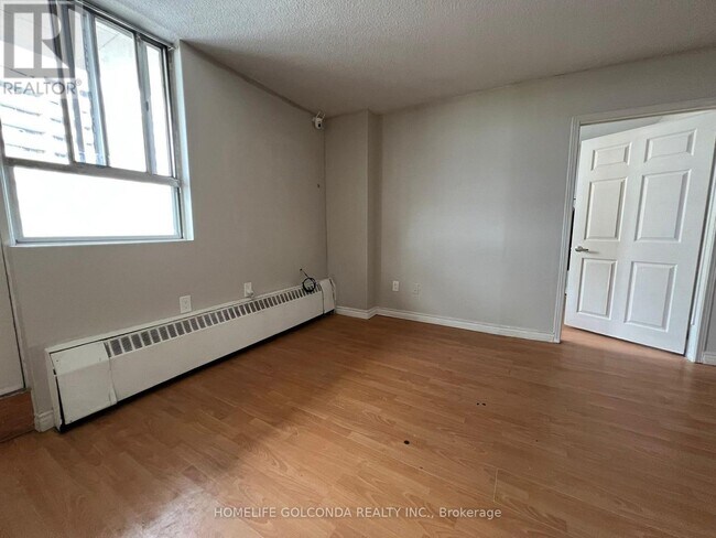 Building Photo - 100 Dundalk Dr