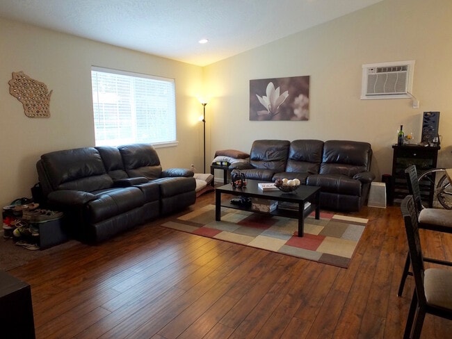 Building Photo - 2813 N Julie Ann Ct
