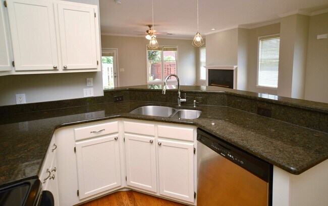 Foto del edificio - 2538 Dilworth Heights Ln