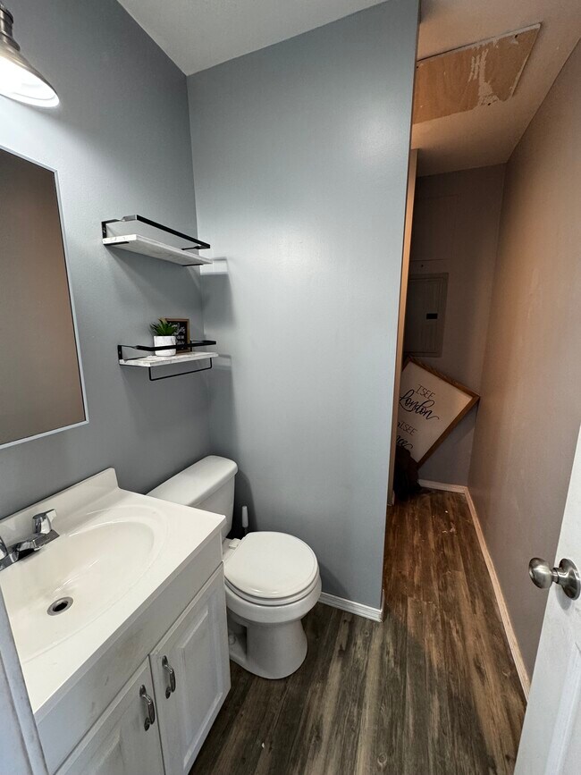 Foto del edificio - 1054 Johnnie Bud Ln