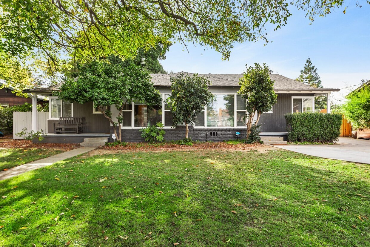 Heart of Sacramento ~~Duplex for RENT! - Heart of Sacramento ~~Duplex for RENT!