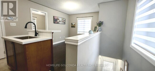 Building Photo - 32 Cardrew St
