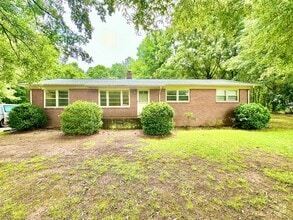 Building Photo - 2071 Eastview Rd