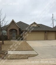 Building Photo - 3017 Line Dr