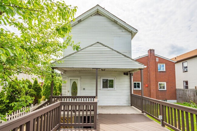 Foto del edificio - Available April 1st! Beautiful 3-Bedroom Home in Clairton!