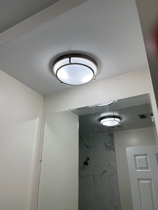 Building Photo - 309 7th St