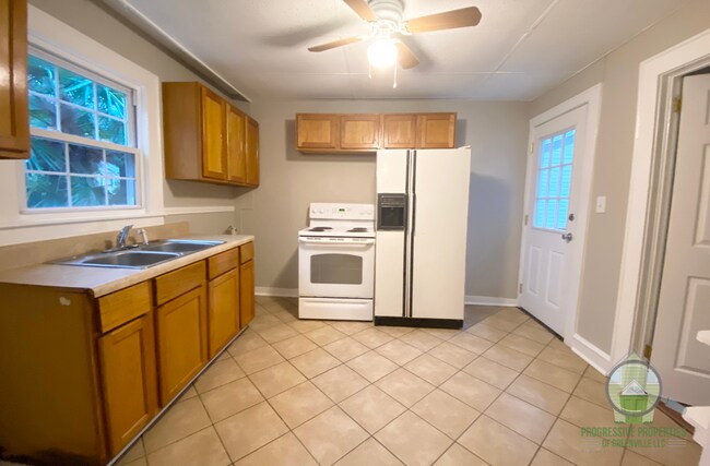 Foto del edificio - 415 Furman Rd