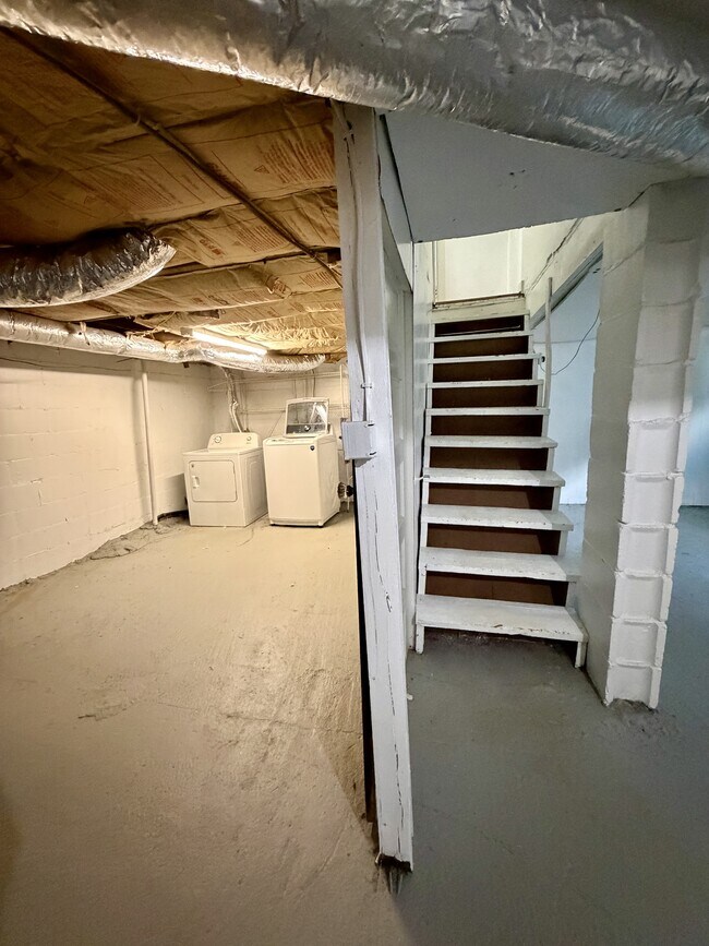 Foto del edificio - 219 Bourne Ave