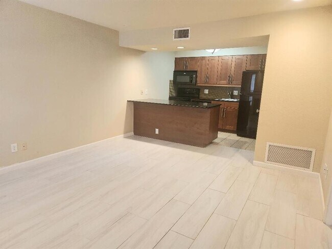 Foto del edificio - 7685 Northcross Dr