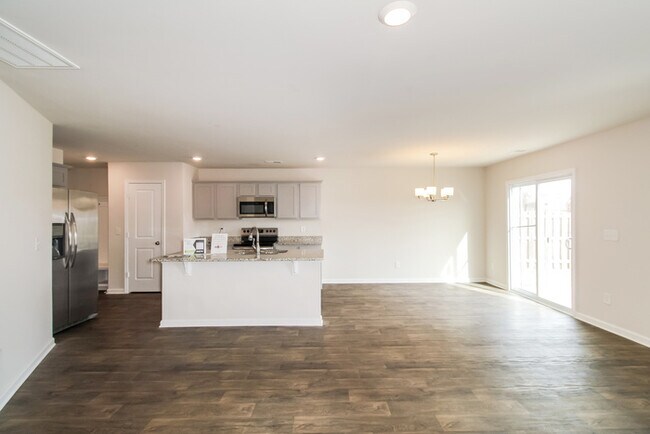 Foto del edificio - Apply Today!  Fenced in Back Yard, Free La...
