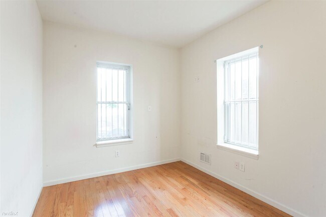 Foto del edificio - 5 br, 2 bath House - 1739 FONTAIN ST